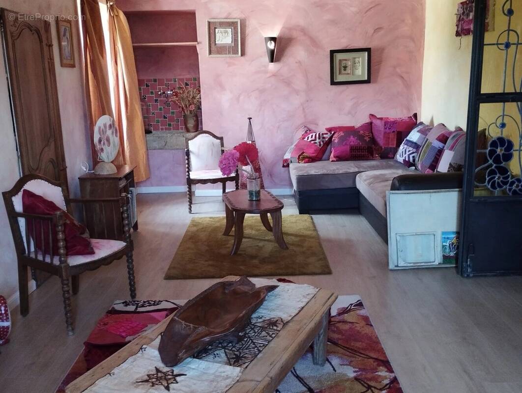 Appartement à COURSEGOULES