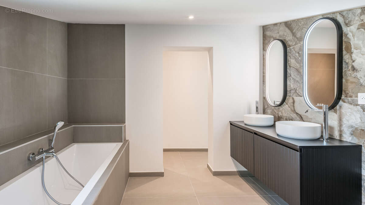 Maison à TASSIN-LA-DEMI-LUNE