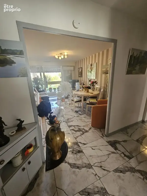 À Chalon-Sur-Saône, appartement à vendre avec 2 chambres, vue Saône. - photo 2