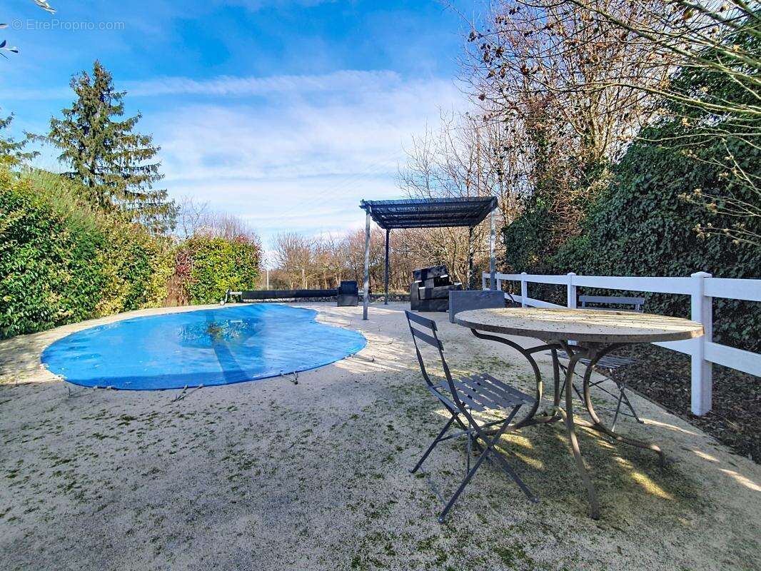 Maison à SAINT-PIERRE-DE-CHANDIEU