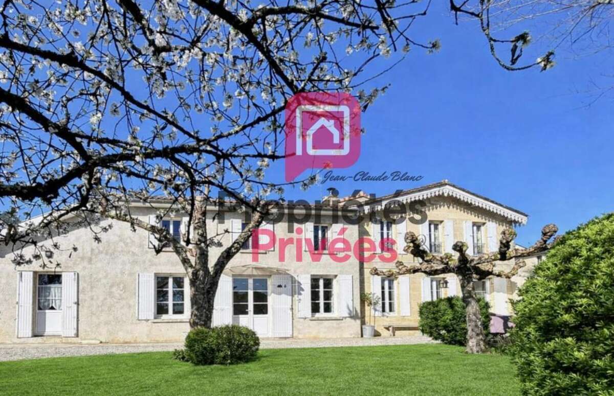 A 15 mn de Blaye - Au calme belle Girondine en pierre rénovée - 197 m2 habitables -7P- 4 Chambres -  1920 m2 de Terrain - Piscin - photo 18
