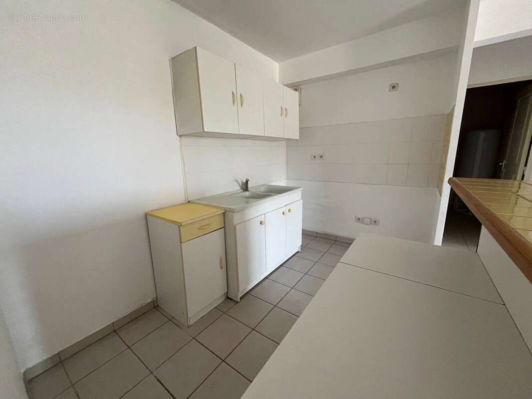 Appartement à MONDONVILLE-SAINT-JEAN