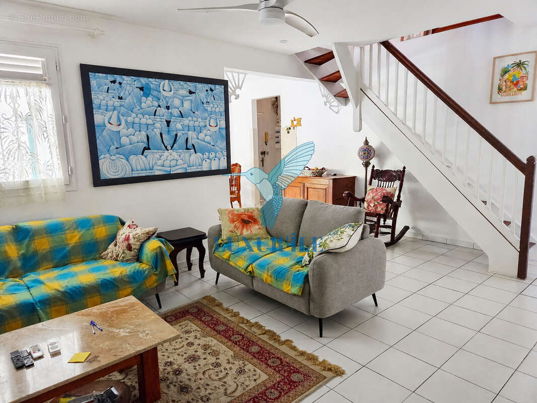Baie-Mahault   Secteur recherché de La Jaille  Superbe villa T4 avec piscine et jardin - photo 12