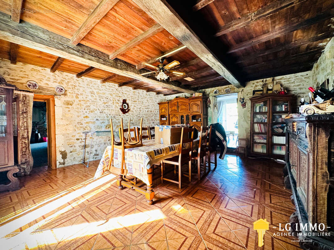Maison à RIOUX