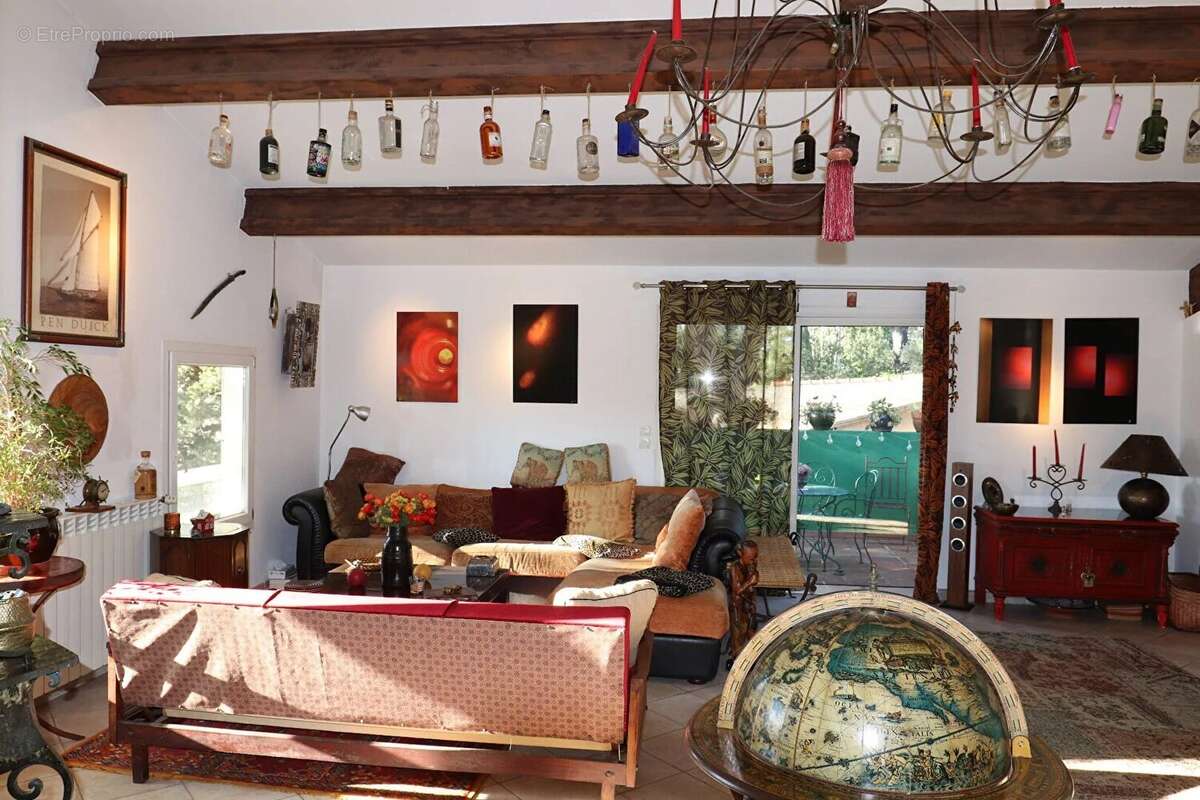 Maison à SAINT-CYR-SUR-MER