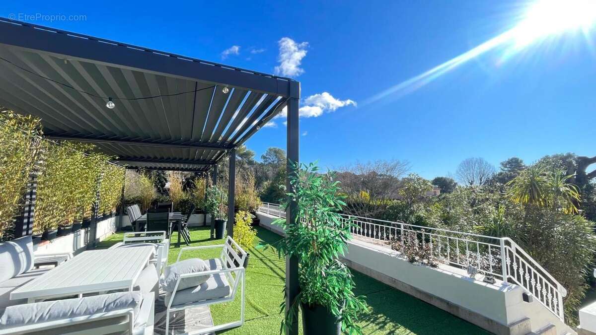 Maison à ROQUEFORT-LES-PINS