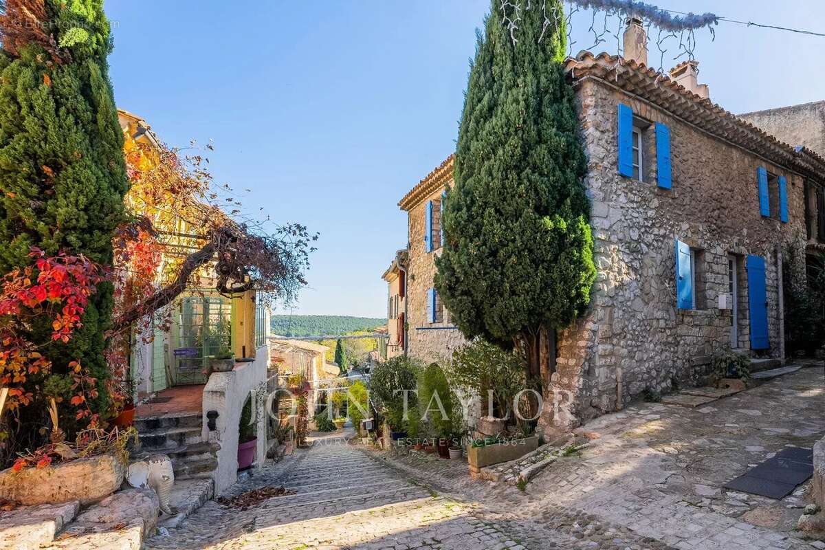 Maison à VENTABREN
