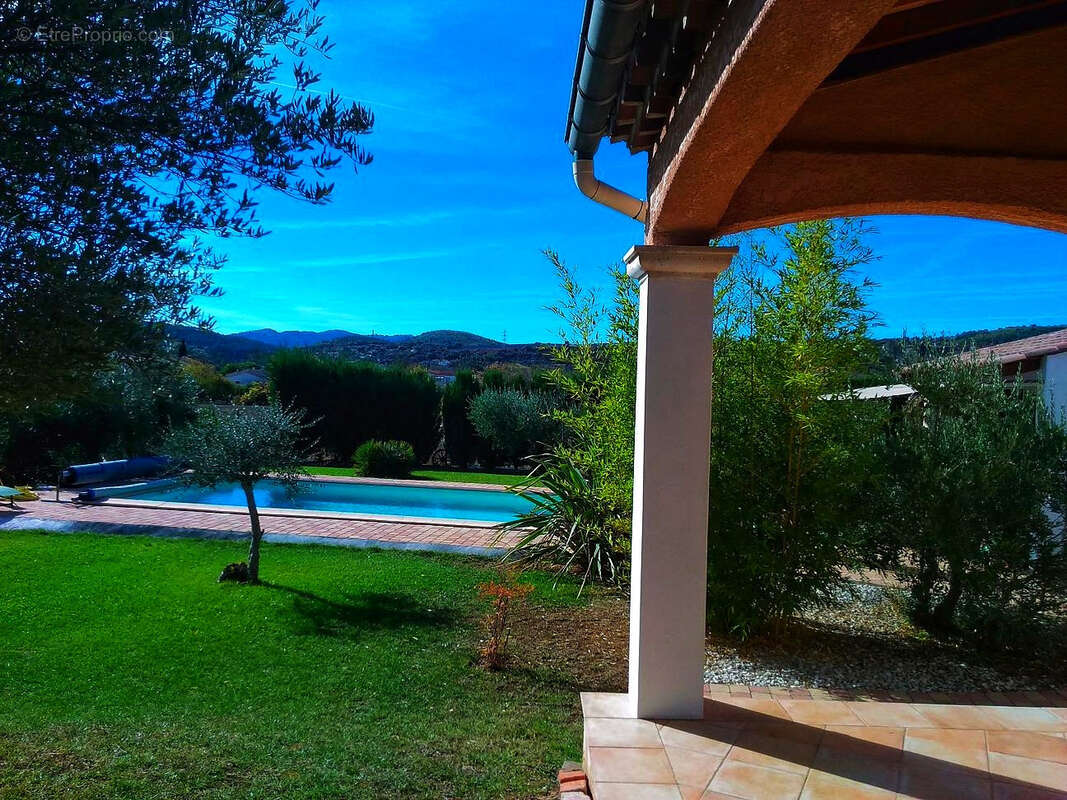 Maison à SAINT-JULIEN-LES-ROSIERS