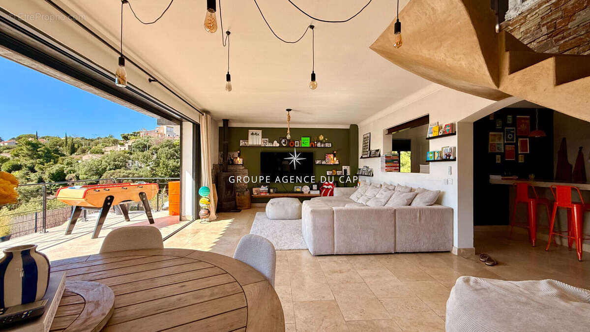 Maison à LES ISSAMBRES