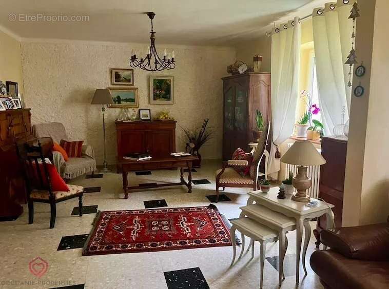 Maison à SAINT-JULIEN-DE-BRIOLA