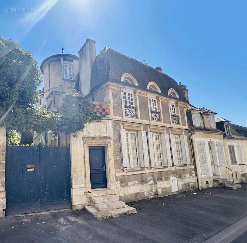 Maison à COSNE-COURS-SUR-LOIRE