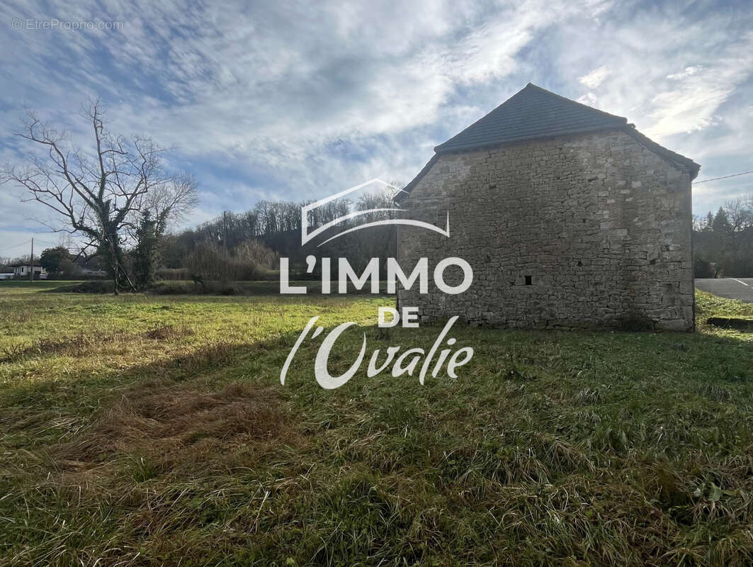 Maison à LES QUATRE-ROUTES-DU-LOT