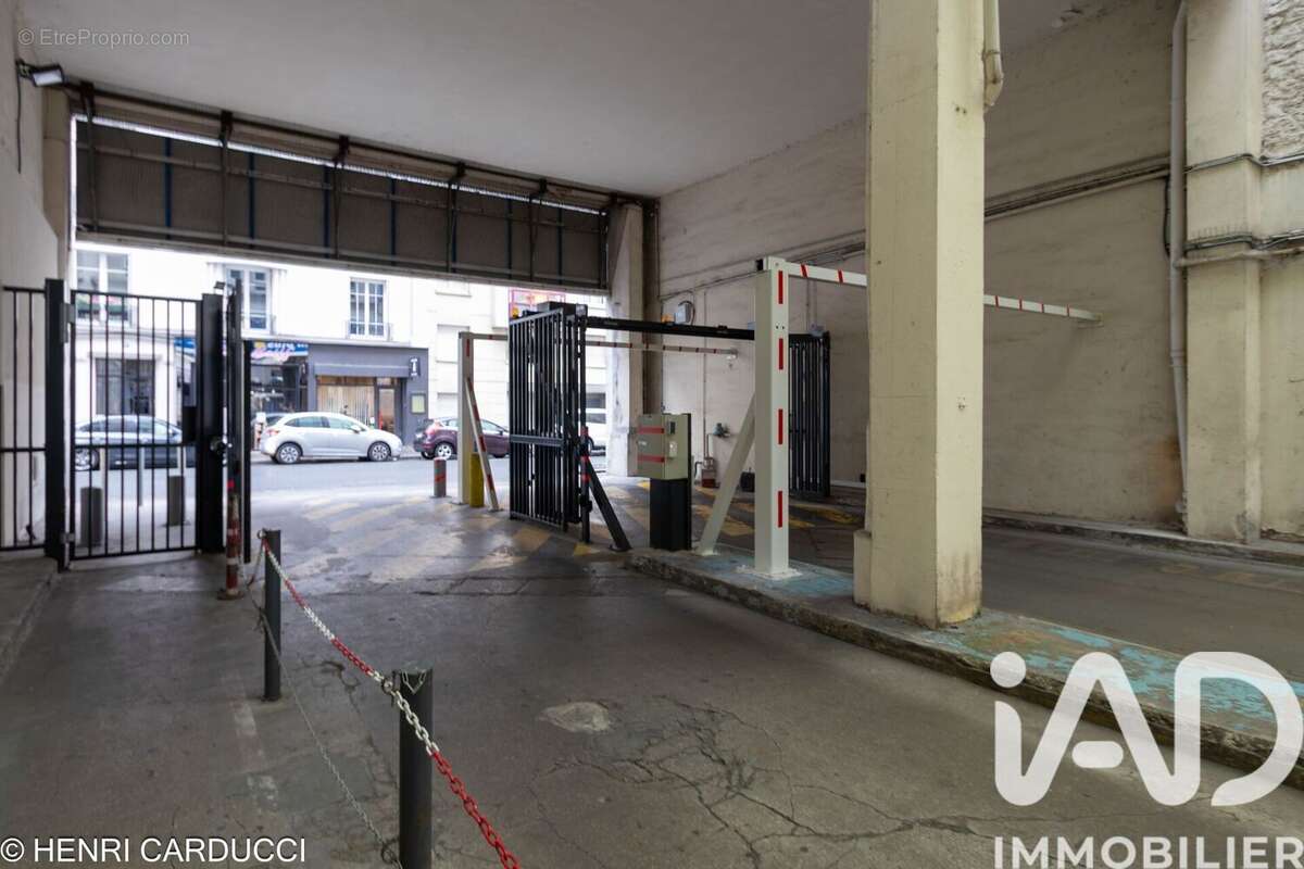 Photo 3 - Parking à PARIS-17E