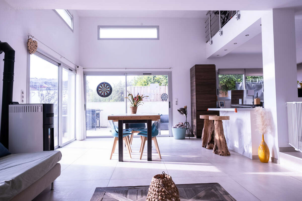 Maison à SAINTE-ANASTASIE-SUR-ISSOLE