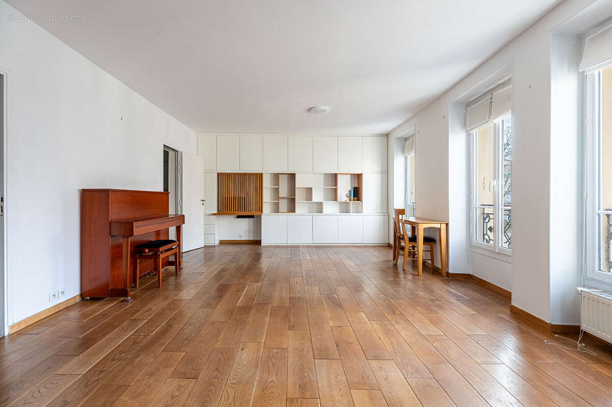 Appartement à PARIS-14E