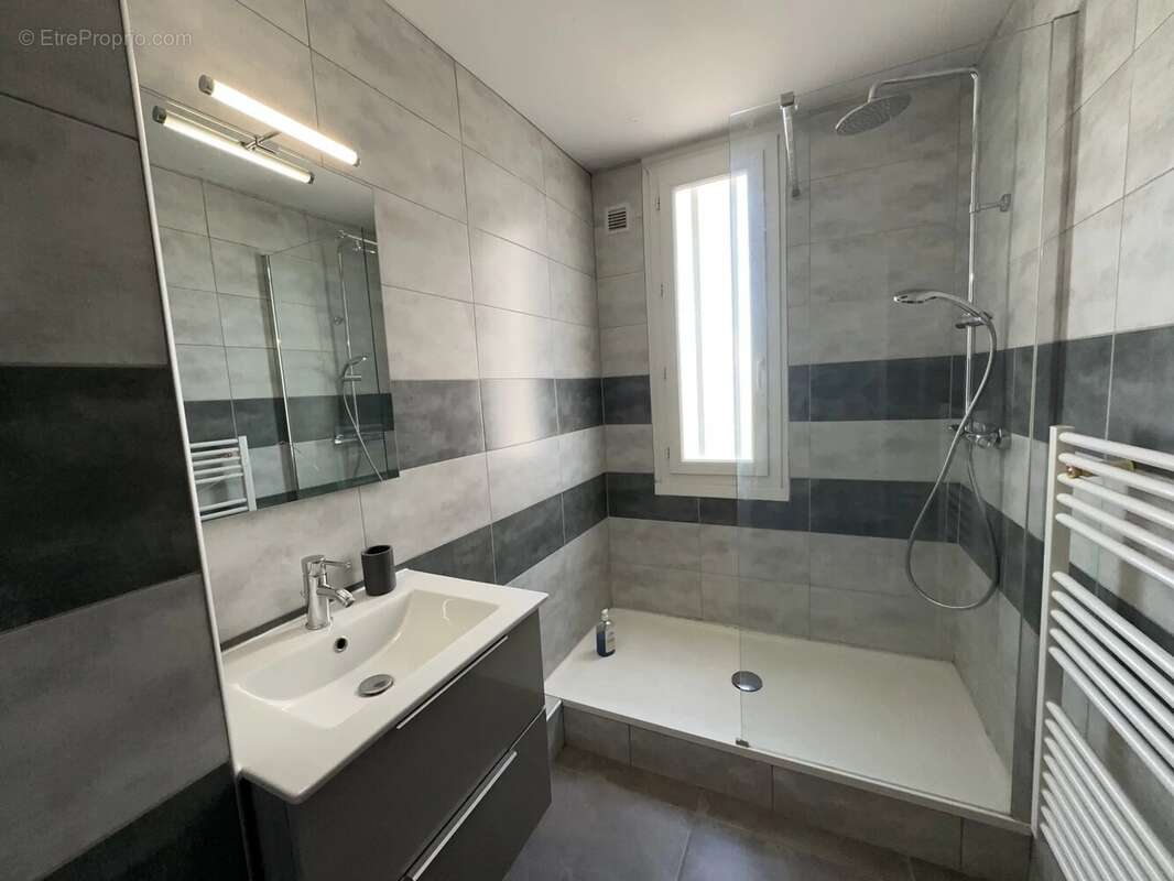 Appartement F4 rénové et meublé, 4 Ieme e dernier étage, cabe - photo 3