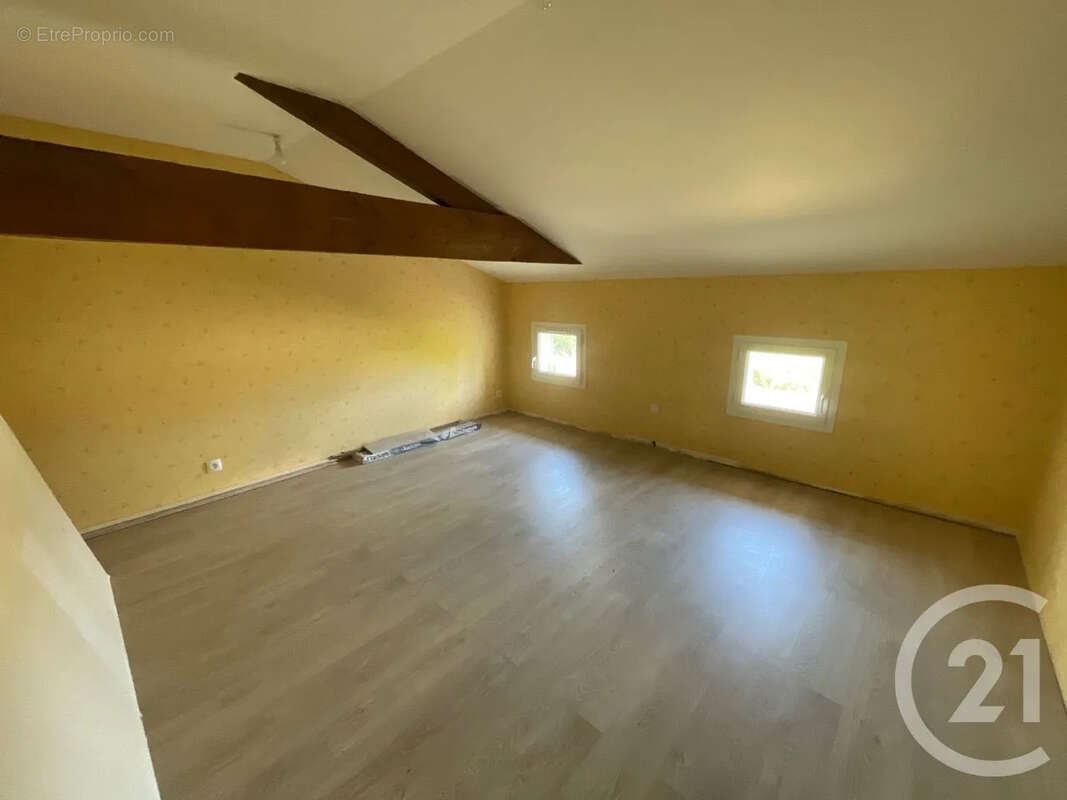 Maison 124 m² à Coutras  - photo 7