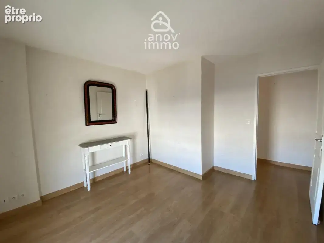 Appartement T3 avec terrasse, cave et parking proche plage e - photo 14