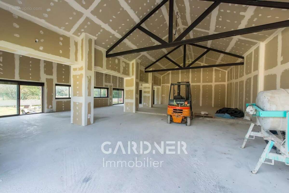 Maison de Maitre Type 7 de 220m2 + Dépendance 280m2. - photo 20