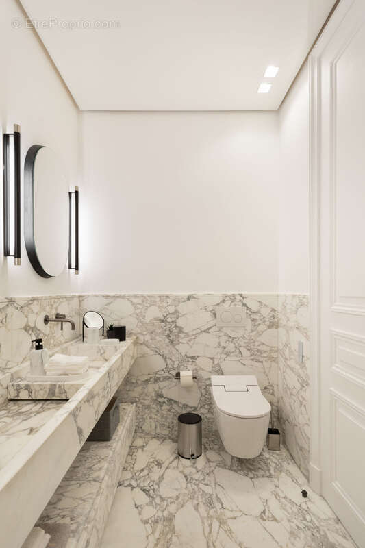 Appartement à PARIS-8E
