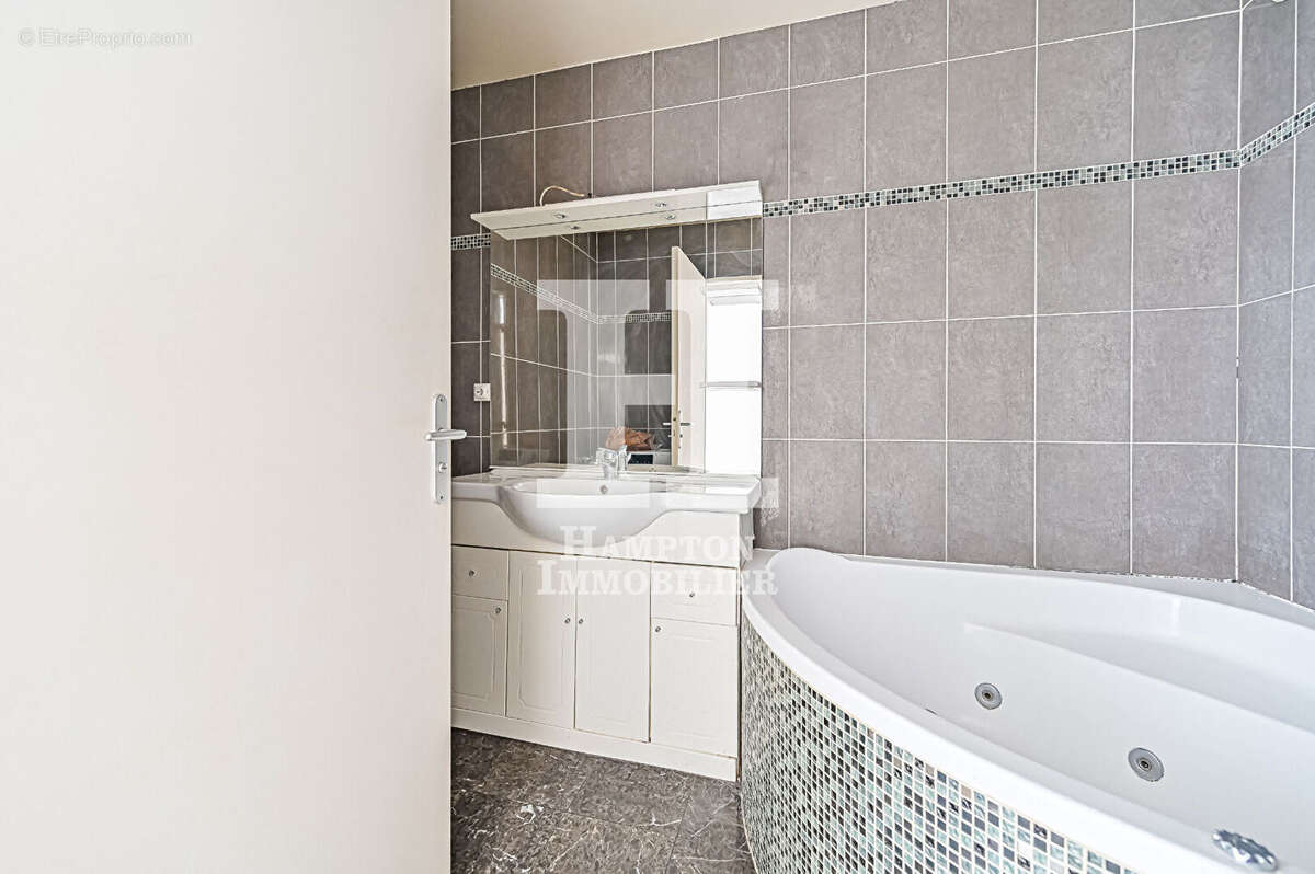 Appartement à PARIS-19E