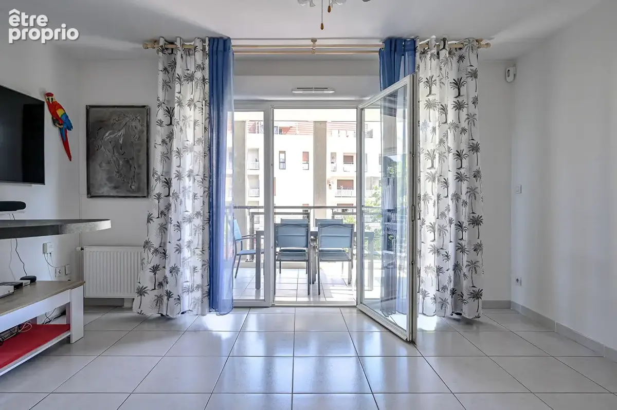 Appartement T2 de 43m2 avec une terrasse de 10m2 et 1 parking en sous-sol à Marseille - photo 1