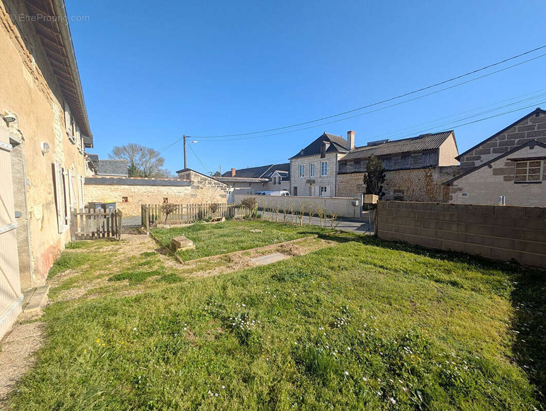 Maison à MONTREUIL-BELLAY