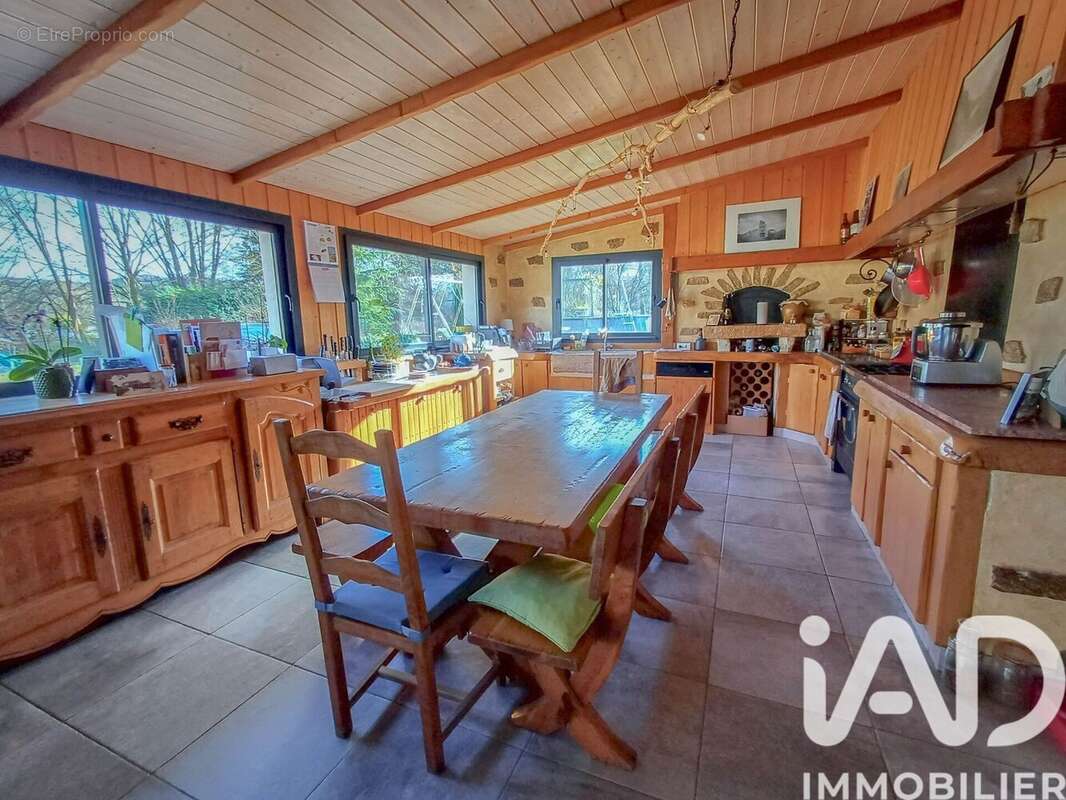 Maison 245 m² à Saint-Berain-Sur-Dheune  - photo 3
