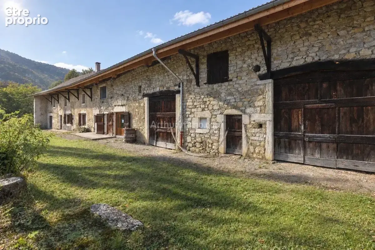 Photo Maison à Marchamp au prix de 395 000€