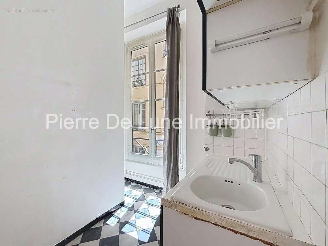 Lyon 1er – Appartement de caractère à réinventer  Charme de l'ancien, dressing, cave & grenier - photo 10