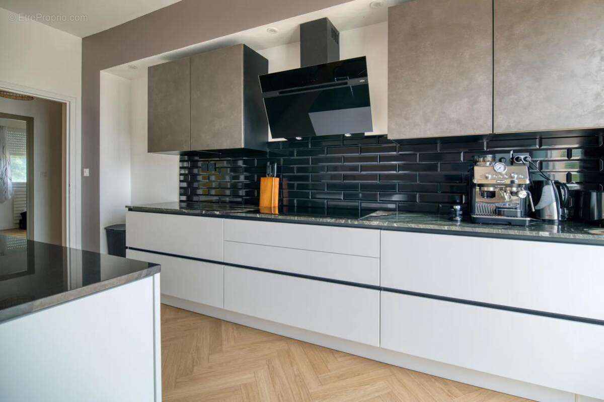 Maison individuelle rénovée 300 m² avec piscine, terrain arboré et appartement indépendant - photo 5