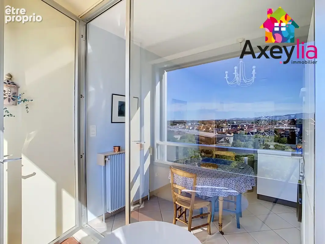 A vendre- roanne hyper centre- appartement t5 avec 2 caves et place de parking sécurisé - photo 2
