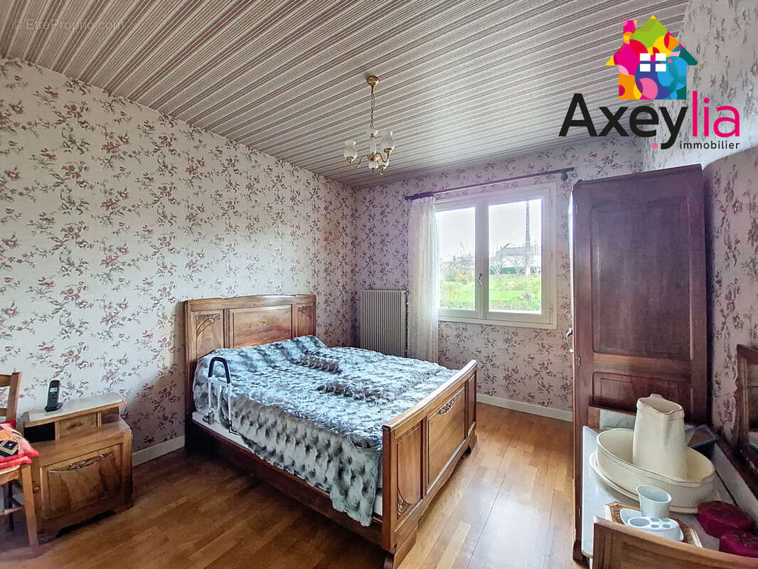 Maison à SAINT-CHRISTOPHE-EN-BRIONNAIS