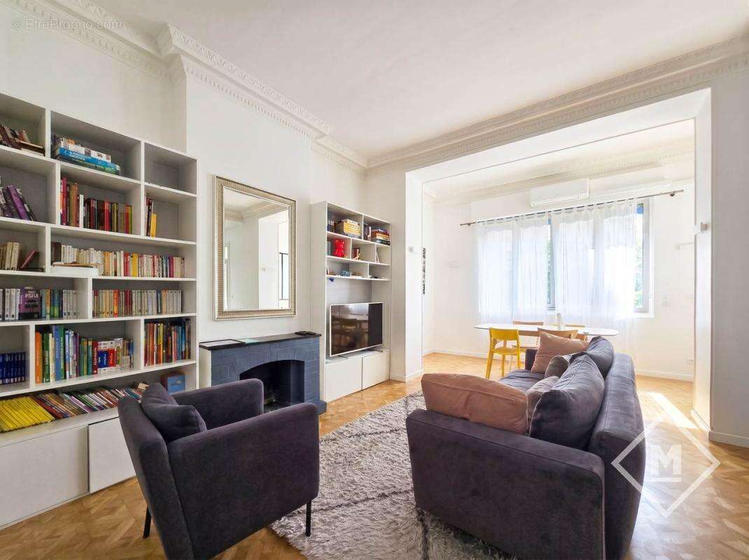 Superbe appartement T4 de 92m² avec climatisation, au 1er étage à Marseille 8ème - Carré d'Or - photo 2