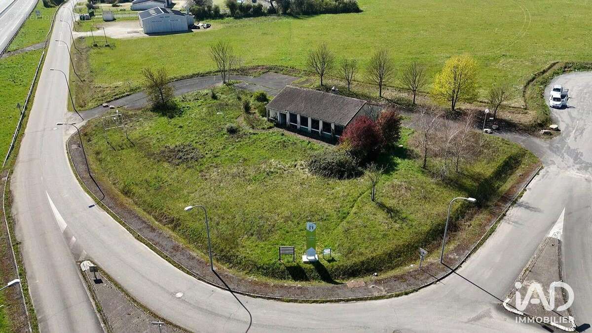 Commerce 155 m² à Chaunay  - photo 6