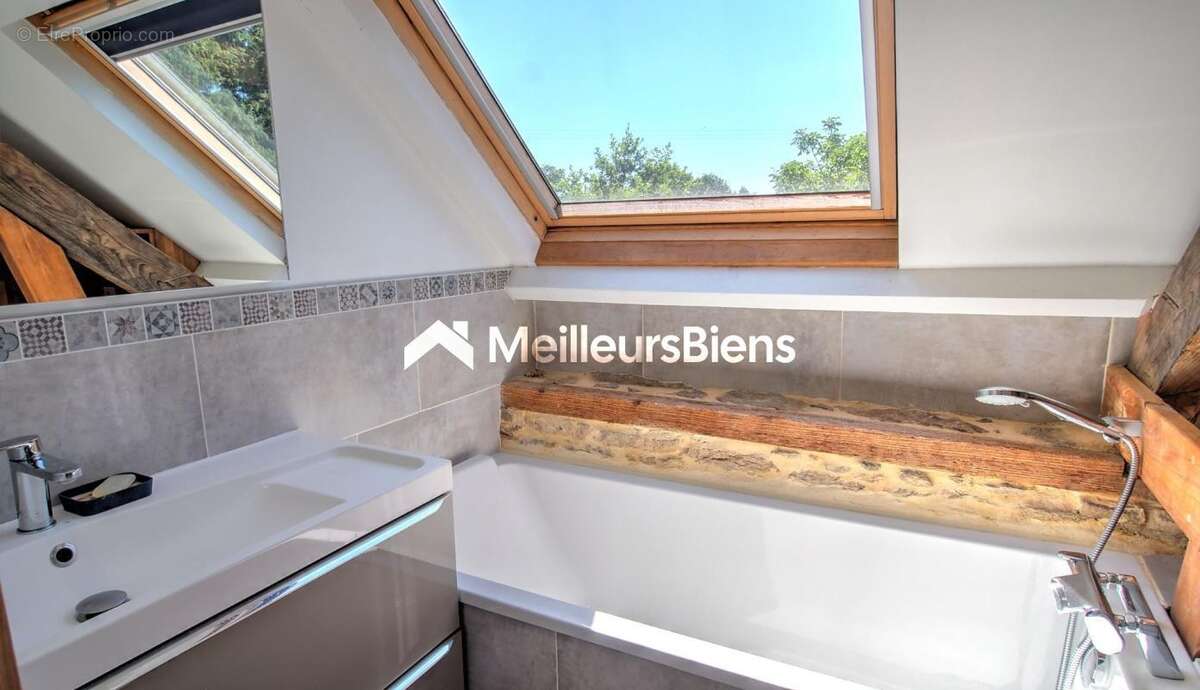 Longère à Arzano 287 m², deux maisons, 7 chambres, grand terrain - photo 13