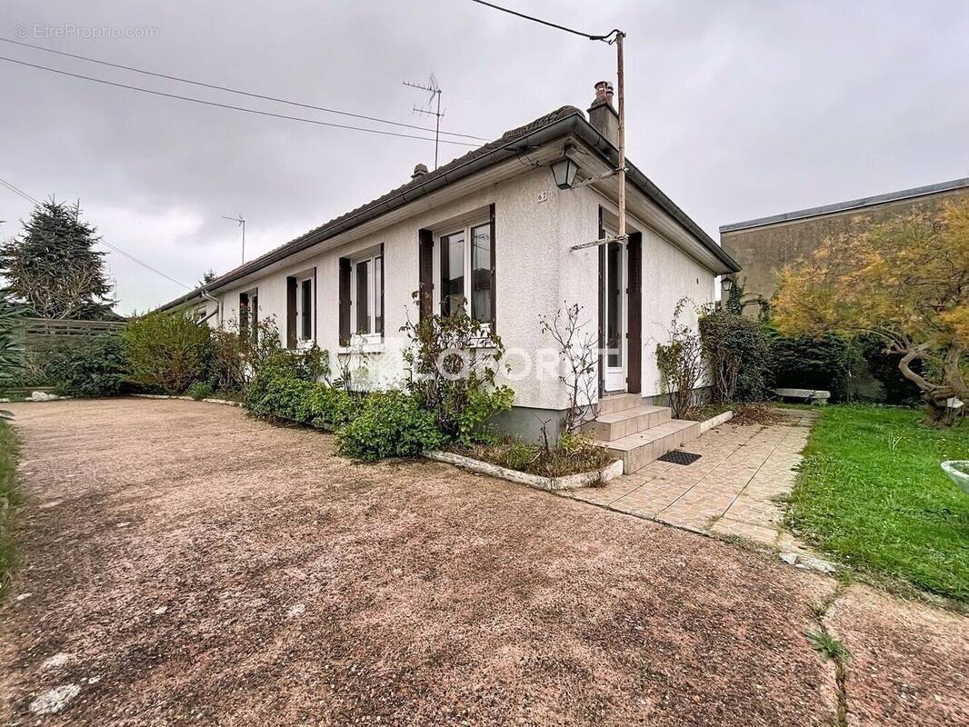 Maison à SAINT-ETIENNE-DU-ROUVRAY