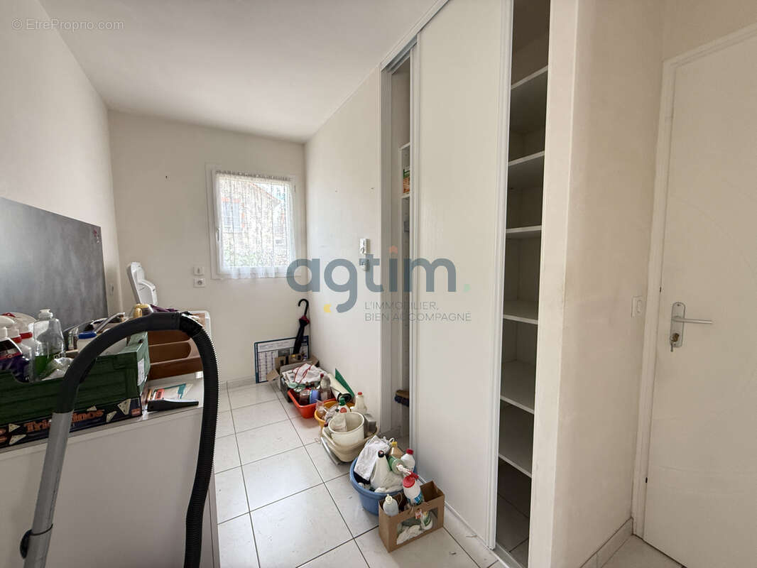 MONTAIGU, Centre, en lotissement: Maison de plain pied, 93m2 habitables, 2 chambres, garage, terrain clos - photo 21