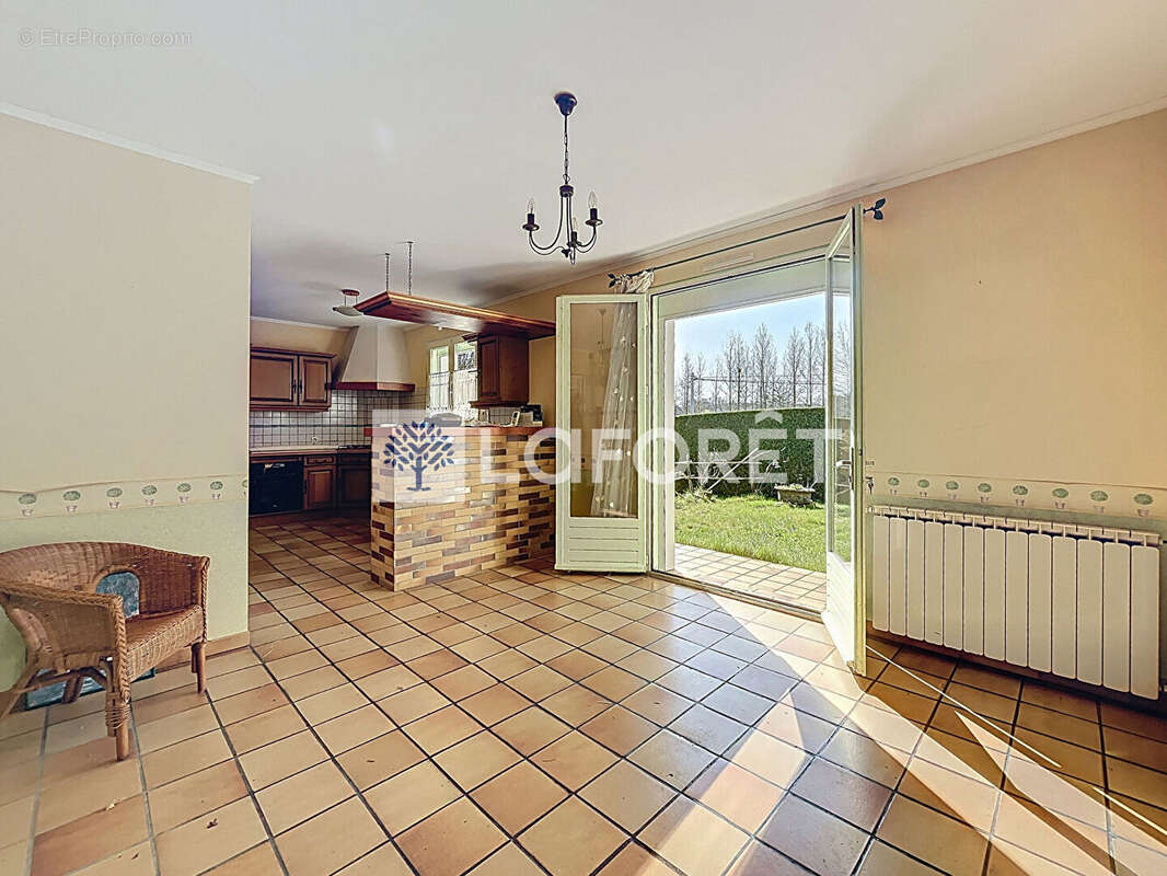 Maison à SECONDIGNY