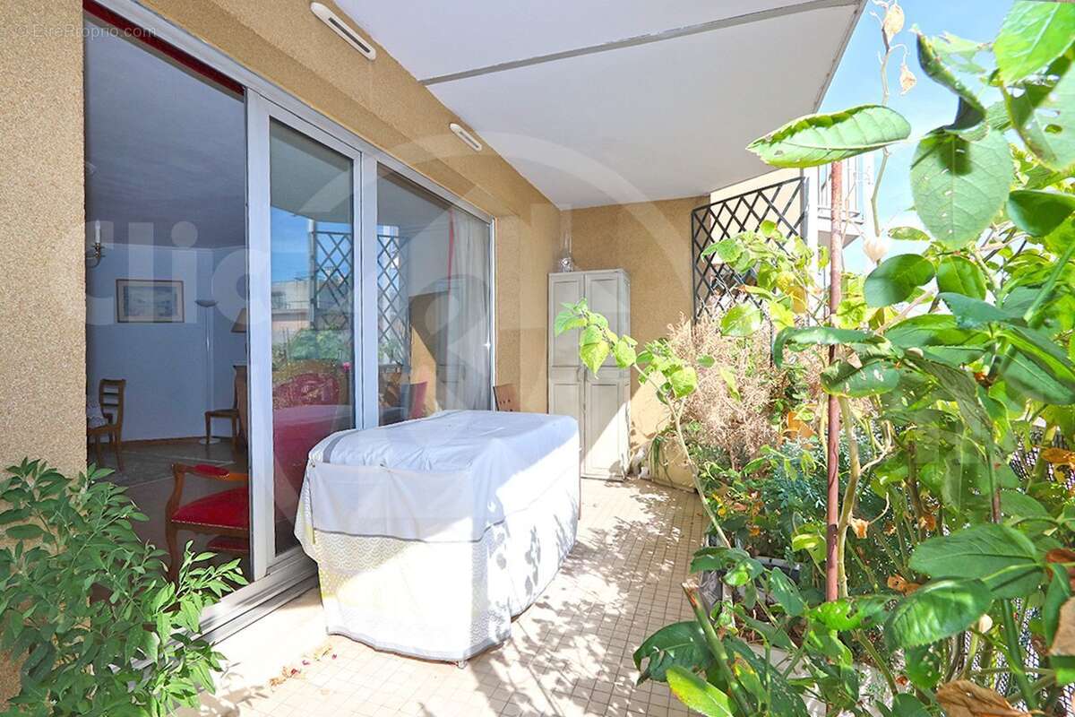 082025 - Appartement à COURBEVOIE