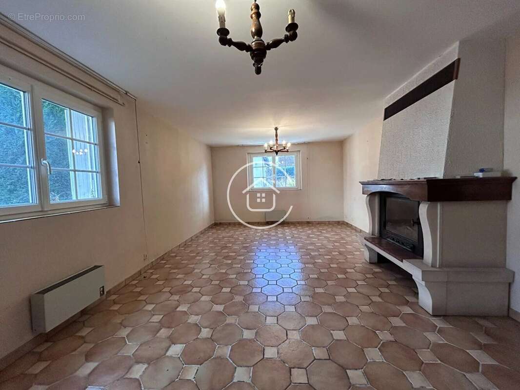 Maison à SAINT-SULPICE-DE-POMMERAY