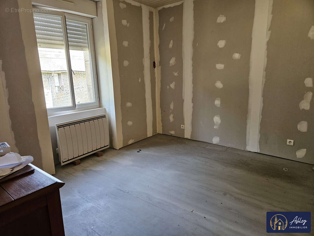 Maison à PEYRELEVADE