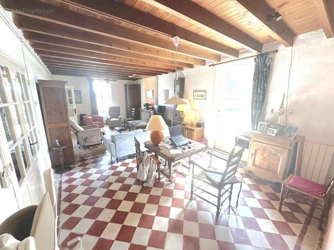 Maison à BOURGOUGNAGUE