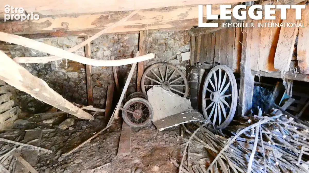 SOUS OFFRE D'ACHAT - Dans un beau village calme, maison de village à rénover et ses 2 dépendances - photo 10