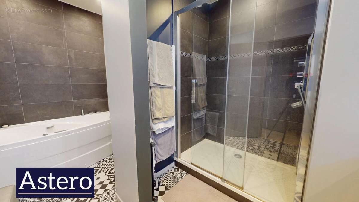 Appartement à COURBEVOIE