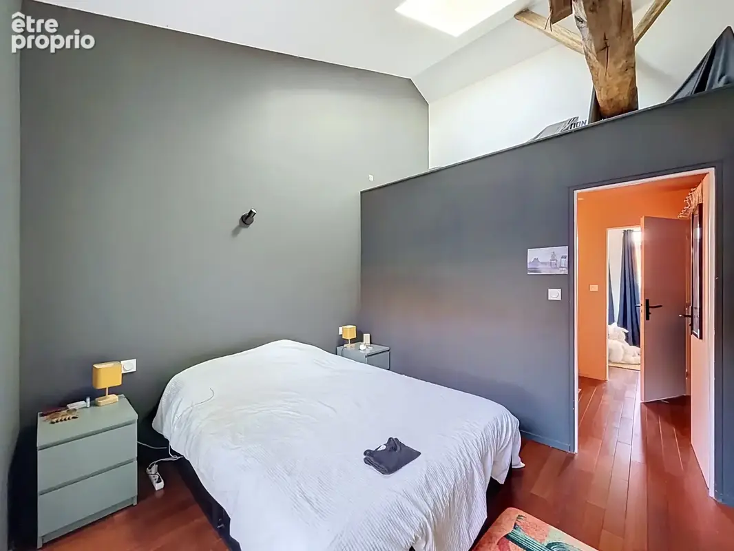 Au cœur du centre-ville d’Angoulême, superbe loft situé au 2ème étage d’un immeuble. - photo 6