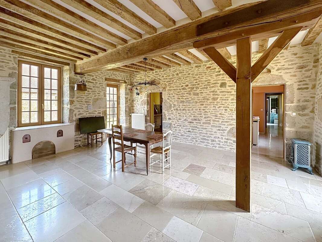 Maison à VILLARS-ET-VILLENOTTE