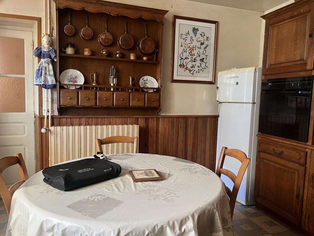 Maison à AZAY-LE-FERRON