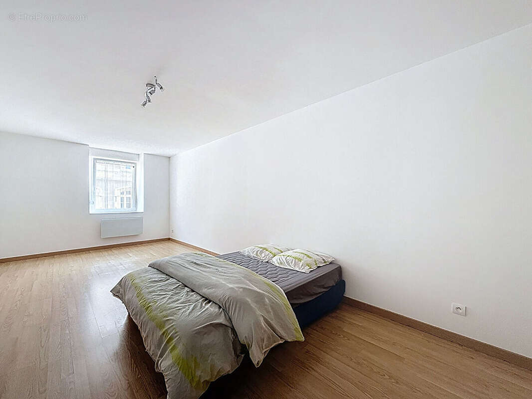 Maison à NEUFCHATEAU