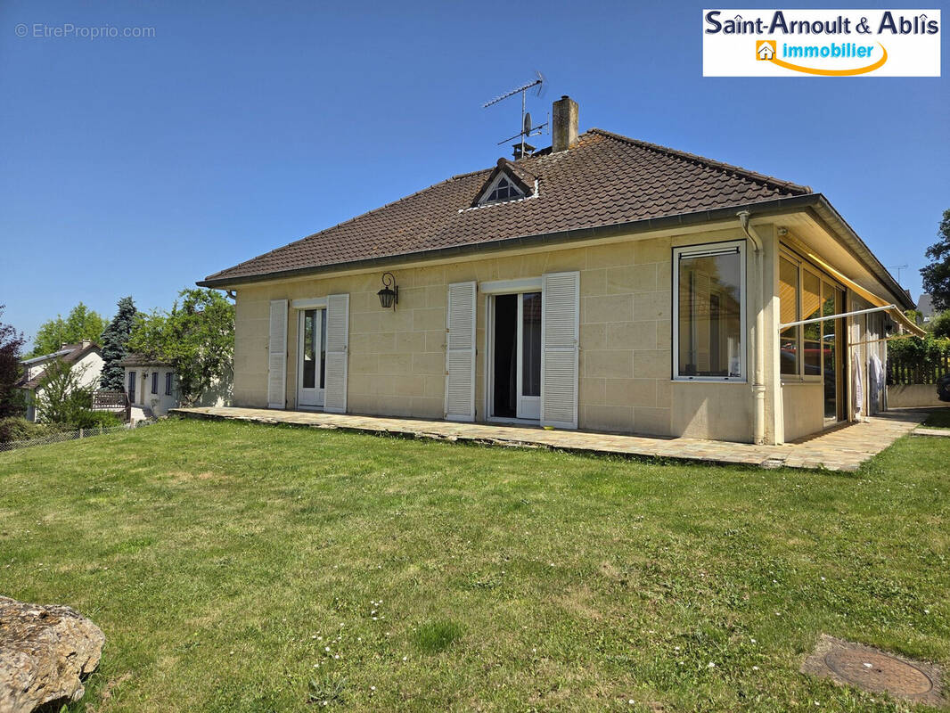 Maison à SAINT-ARNOULT-EN-YVELINES